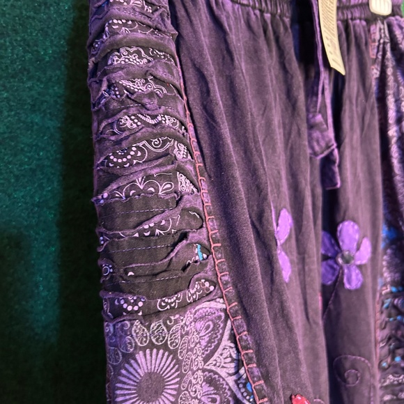174 NWT Purple Hippie Handmade Floral Embroidered W/Leg Boho Trouser Crop Pant - Picture 8 of 15